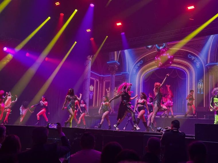 Las pantallas con IA transformaron el Arena Maipú en un escenario de nivel internacional. Las pantallas con IA transformaron el Arena Maipú en un escenario de nivel internacional.