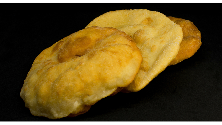 La receta tradicional de tortas fritas suele llevar grasa vacuna, pero en muchas casas se reemplaza por manteca sin perder sabor. La receta tradicional de tortas fritas suele llevar grasa vacuna, pero en muchas casas se reemplaza por manteca sin perder sabor.