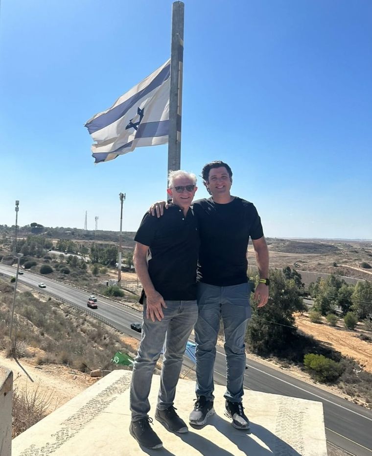 Gabriel Groisman junto a su padre nacido en la provincia de Mendoza. Gabriel Groisman junto a su padre nacido en la provincia de Mendoza.