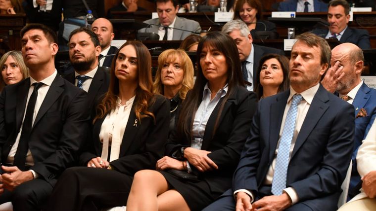 Los diputados nacionales Mercedes Llano, Facundo Correa Llano, Álvaro Martínez, Julieta Metral, Pamela Verasay y Lisandro Nieri.