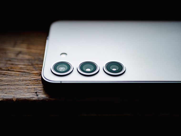 El Samsung Galaxy A56 lidera las recomendaciones de teléfonos de gama media por su equilibrio.