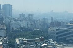 alerta por humo en el amba y en 10 provincias: por que se da el fenomeno que advirtio el smn