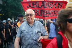 Los jubilados argentinos realizan marchas todos los miércoles para protestar por la pérdida de su poder adquisitivo. Foto: GETTY IMAGES