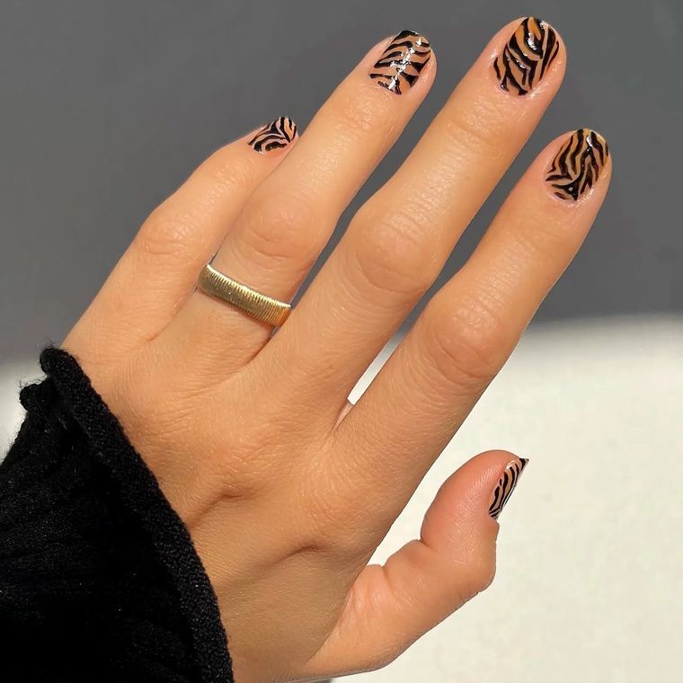 Las uñas con diseño animal print son la última moda que ha llegado para quedarse y acá te mostramos como usarlas Foto: Freepik