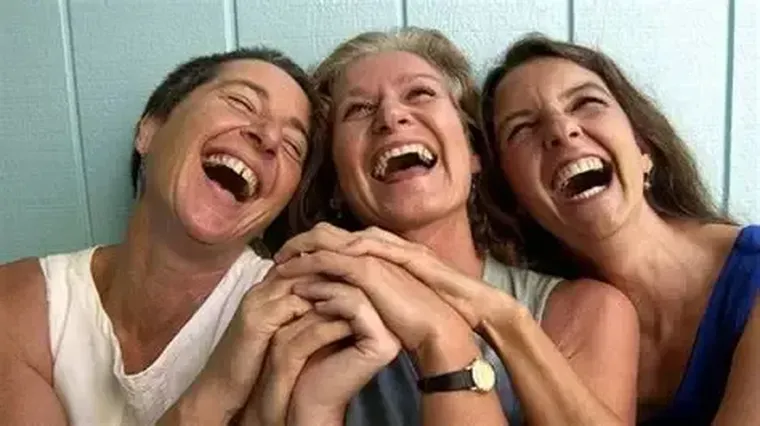 La felicidad se ha convertido en uno de los grandes imperativos de nuestro tiempo. La felicidad se ha convertido en uno de los grandes imperativos de nuestro tiempo.
