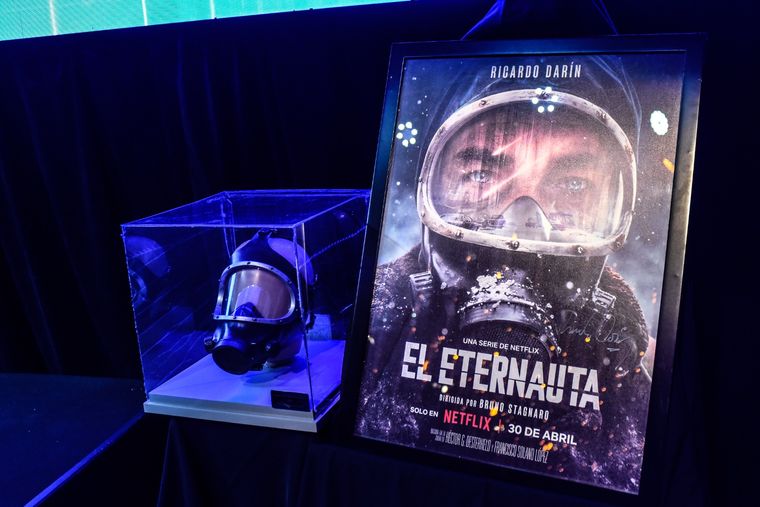 La máscara de El Eternauta, donada especialmente por el célebre actor Ricardo Darín. La máscara de El Eternauta, donada especialmente por el célebre actor Ricardo Darín.