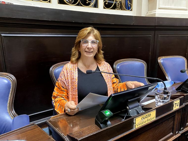 Viviana Guzzo, la legisladora bonaerense que presentó un proyecto para declarar al inodoro un lugar para la paz. Foto: X (@guzzoviviana)