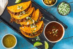 Disfruta de unas ricas quesadillas con relleno de carne deshebrada ¡con un sabor único!