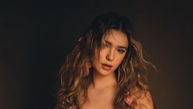 Mía Rubín deslumbró con un atrevido look playero.