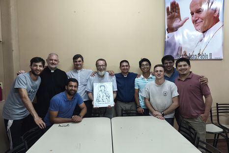 Solo pudimos agradecer: a Brochero, por su ejemplo, a María, por caminar siempre a nuestro lado. Solo pudimos agradecer: a Brochero, por su ejemplo, a María, por caminar siempre a nuestro lado.