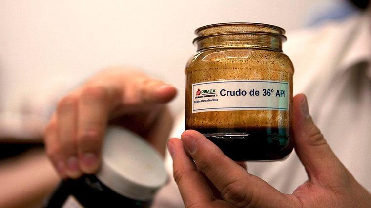 México produce principalmente tres tipos de crudo, clasificados por su densidad y contenido de azufre: Maya (pesado), Istmo (ligero) y Olmeca (extraligero).