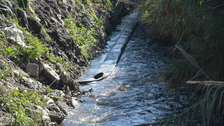 La polémica respuesta de Aysam tras desborde cloacal en 500 hectáreas.