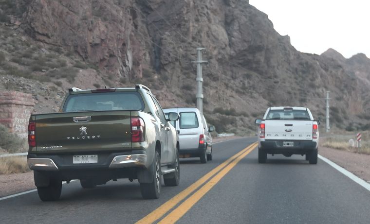 Adelantar en doble línea amarilla, la infracción más frecuente Foto: Alf Ponce Mercado/MDZ