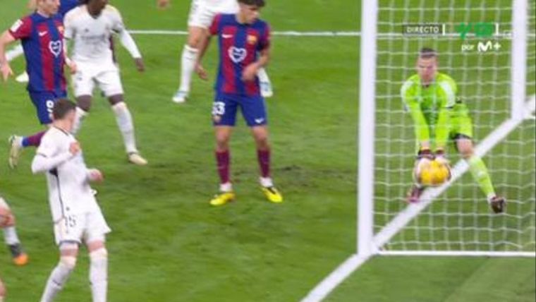 ¿Entró o no entró? En España también hubo polémica. Foto: Captura Video