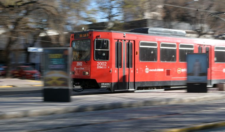 metrotranvia en movimiento (3).JPG