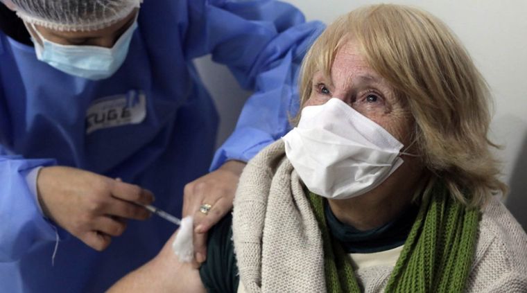 Pfizer no descarta la aplicación de una tercera dosis de la vacuna contra el coronavirus Foto: Prensa GCBA