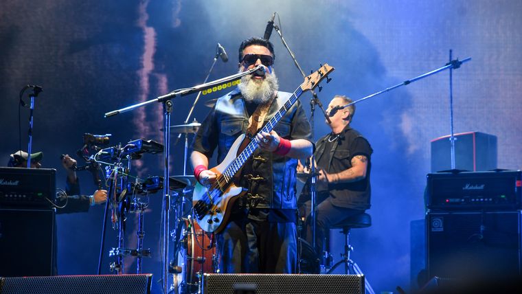 El look de Molotov fue una declaración de principios y homenaje al imaginario visual del rock latinoamericano. El look de Molotov fue una declaración de principios y homenaje al imaginario visual del rock latinoamericano.