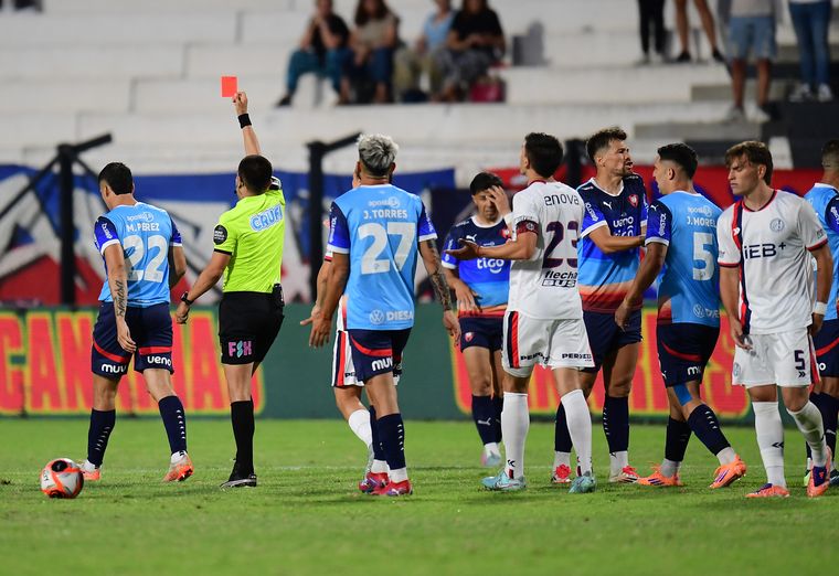 Fueron expulsados Alexis Cuello (San Lorenzo) y Matías Pérez (Cerro Porteño) por un cruce picante.