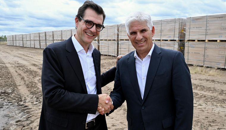 La llegada de 44 contenedores con paneles importados para parque fotovoltaico en San Luis refuerza su inauguración para diciembre de este año.