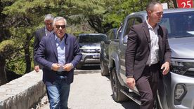 El gobernador Alfredo Cornejo realizó una acusación luego de que se difundiera un video en el que se aseguraba que había sido grabado durante su viaje a Paris. El gobernador Alfredo Cornejo realizó una acusación luego de que se difundiera un video en el que se aseguraba que había sido grabado durante su viaje a Paris.