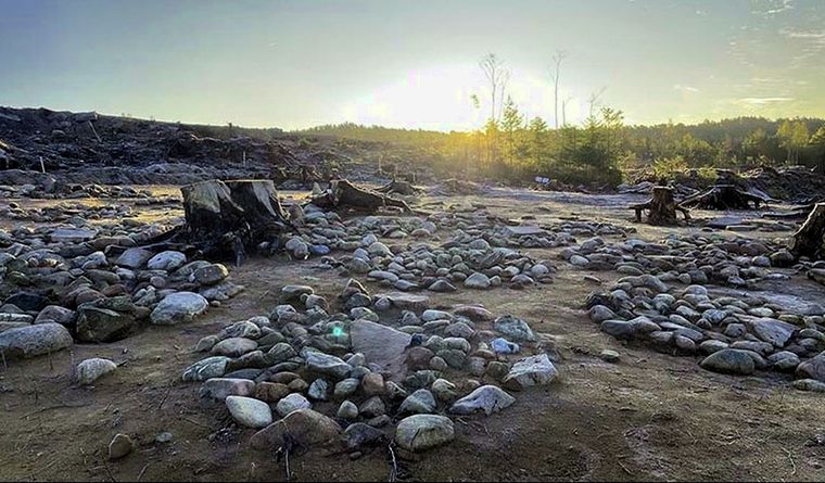 El complejo de más de 40 tumbas circulares de piedra descubiertas en Fredrikstad, Noruega. Foto: Dpa.