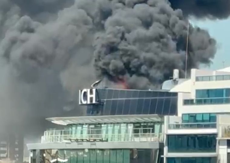 Un edificio se incendió en plena 9 de Julio.