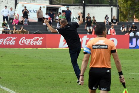 dario franco lo vivio como un hincha mas: del nervio a la euforia en una noche que ilusiona al lobo dario franco lo vivio como un hincha mas: del nervio a la euforia en una noche que ilusiona al lobo