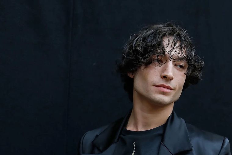 EZRA MILLER ES CONOCIDO POR SU PAPEL EN ANIMALES FANTÁSTICOS. EL ACTOR PODRÍA TERMINAR PRESO TRAS UNA FUERTE DENUNCIA.