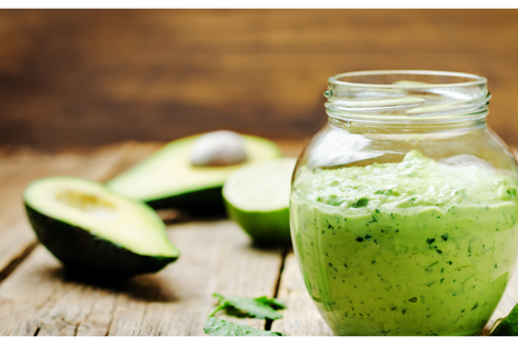 Fresca y liviana: receta de salsa de palta y yogur casera.
