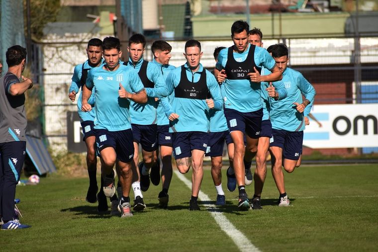 El plantel se entrena pensando en Vélez. Foto: Racing