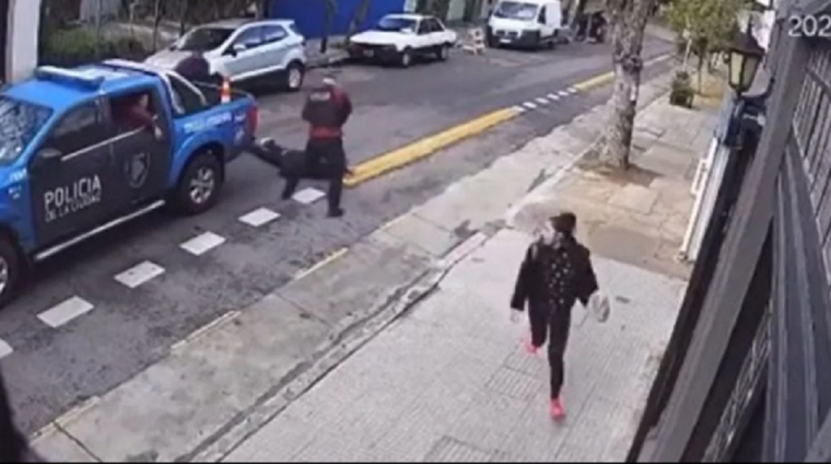 El hecho captado por las cámaras de seguridad Foto: Captura de video