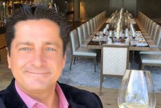 Alejandro Basteri se muestra cada vez más enamorado de su novia, la empresaria mexicana Mariana Otero.