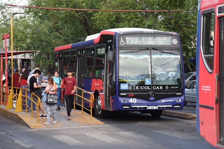 Los horarios de funcionamiento de los distintos servicios estarán limitados durante Navidad Foto: Gentileza