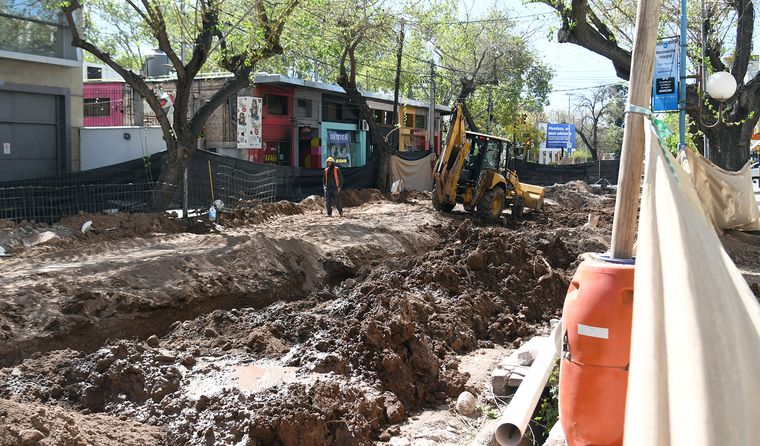 Algunos comercios sostienen sus ventas, otros sufren fuertes caídas y los vecinos también advierten problemas durante las obras de Yrigoyen. Algunos comercios sostienen sus ventas, otros sufren fuertes caídas y los vecinos también advierten problemas durante las obras de Yrigoyen.