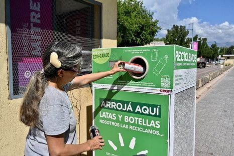 EcoCanje combina ambiente y transporte público: reciclar residuos secos permite acceder a pasajes y reducir el volumen de basura urbana.