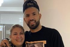 El Kun junto a su mamá, Adriana Foto: Instagram @adrianitaguero1