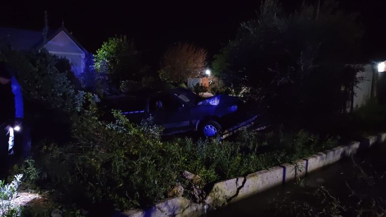 Un hombre conducía alcoholizado y pasó por encima de un cauce de riego en Junín Foto: Ministerio de Seguridad de Mendoza