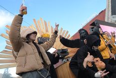 Cuando las pistas de esquí comienzan a despoblarse, los paradores se llenan de la energía con los sunset. ¡Mirá la galería de fotos! Cuando las pistas de esquí comienzan a despoblarse, los paradores se llenan de la energía con los sunset. ¡Mirá la galería de fotos!