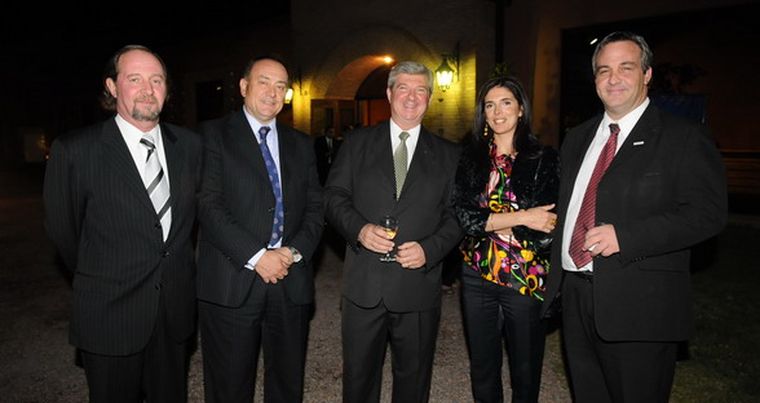 Hugo Scherbovsky, Julio Camsen, Jorge Panella - presidente de AMEM -, Marcela Boito y el secretario de Turismo, Luis Böhm. Foto: Nacho Gaffuri / MDZ