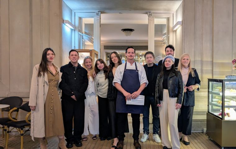 MDZ estuvo presente en una cena única en el restaurante del Pasaje de los Carruajes, junto a periodistas, influencers, al chef Gastón Storace y al equipo de Grupo L. 