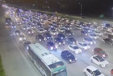 Un intenso movimiento de vehículos se vio en las últimas horas en la autopista que une la ciudad de Córdoba con Carlos Paz en el inicio de la temporada. Foto: Agencia Córdoba Turismo