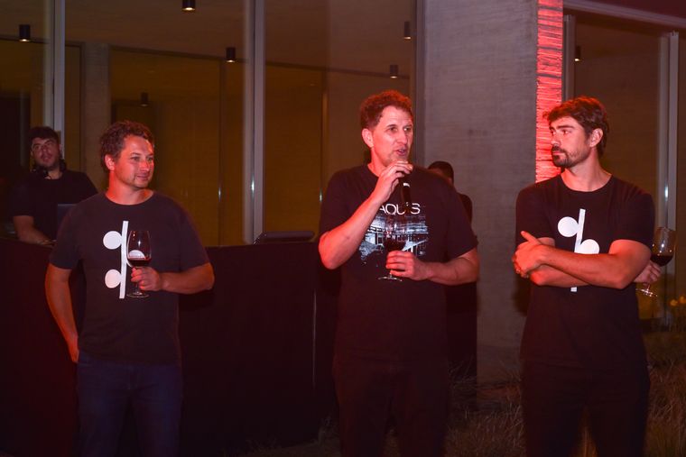 Facundo Impagliazzo, Ariel Núñez Porolli y Andrés Vignoni, los creadores de Raquis durante la inauguración de la nueva bodega.