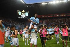 Racing le ganó a Boca y sus jugadores cargaron al rival con una picante canción que bajó desde las tribunas. Foto: Télam Racing le ganó a Boca y sus jugadores cargaron al rival con una picante canción que bajó desde las tribunas. Foto: Télam