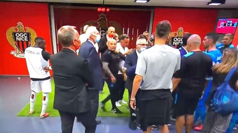 Sampaoli siguió su bronca en el ingreso al vestuario Foto: captura de TV