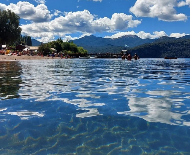 A Quila Quina se puede llegar en auto o en barco Foto: Turismo Neuquén