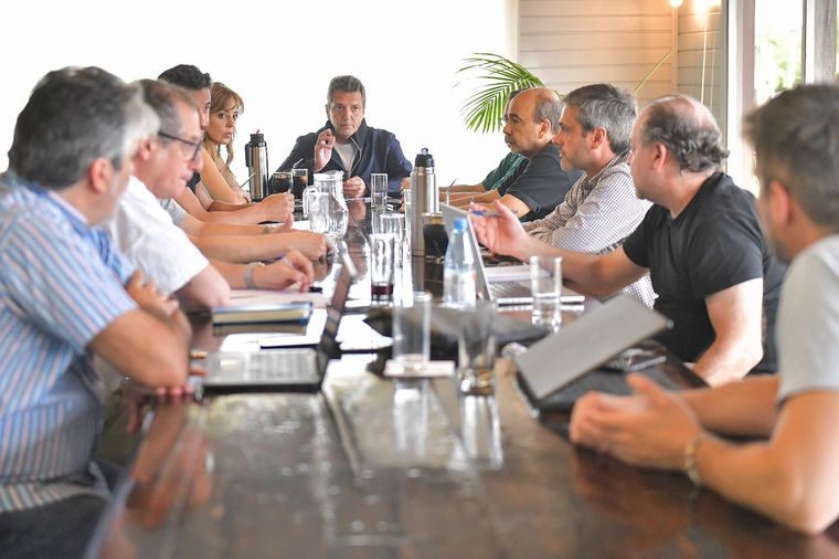 Massa reunido con el Gabinete económico. Foto: Télam