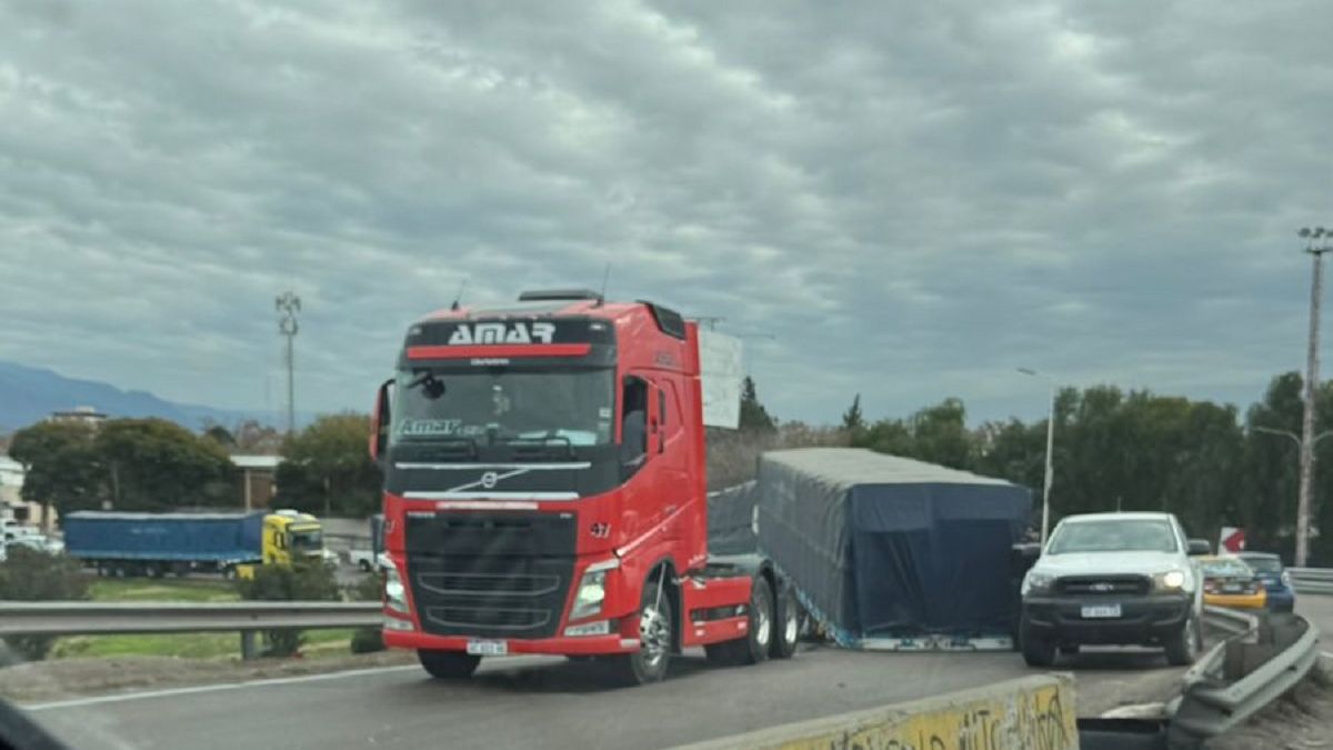 Video: el misterio del acoplado de camión que anda solo por Mar del Plata