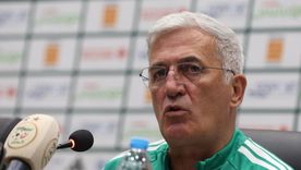 Vladimir Petkovic, DT de Argelia, se mortó molesto tras una pregunta sobre Argentina. Vladimir Petkovic, DT de Argelia, se mortó molesto tras una pregunta sobre Argentina.