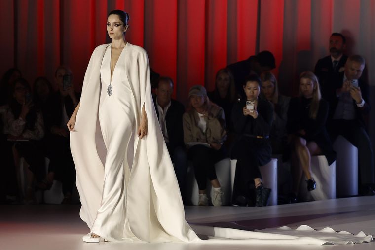 Vestido del diseñador francés Stephane Rolland. EFE/ Andreu Dalmau Vestido del diseñador francés Stephane Rolland. EFE/ Andreu Dalmau