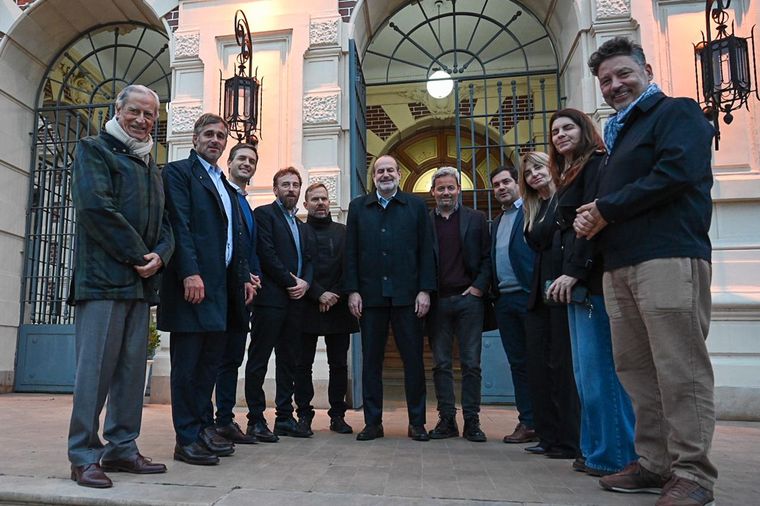 La nueva Liga de Intendentes bonaerenses explora un acuerdo entre Máximo Kirchner y Axel Kicillof. La nueva Liga de Intendentes bonaerenses explora un acuerdo entre Máximo Kirchner y Axel Kicillof.